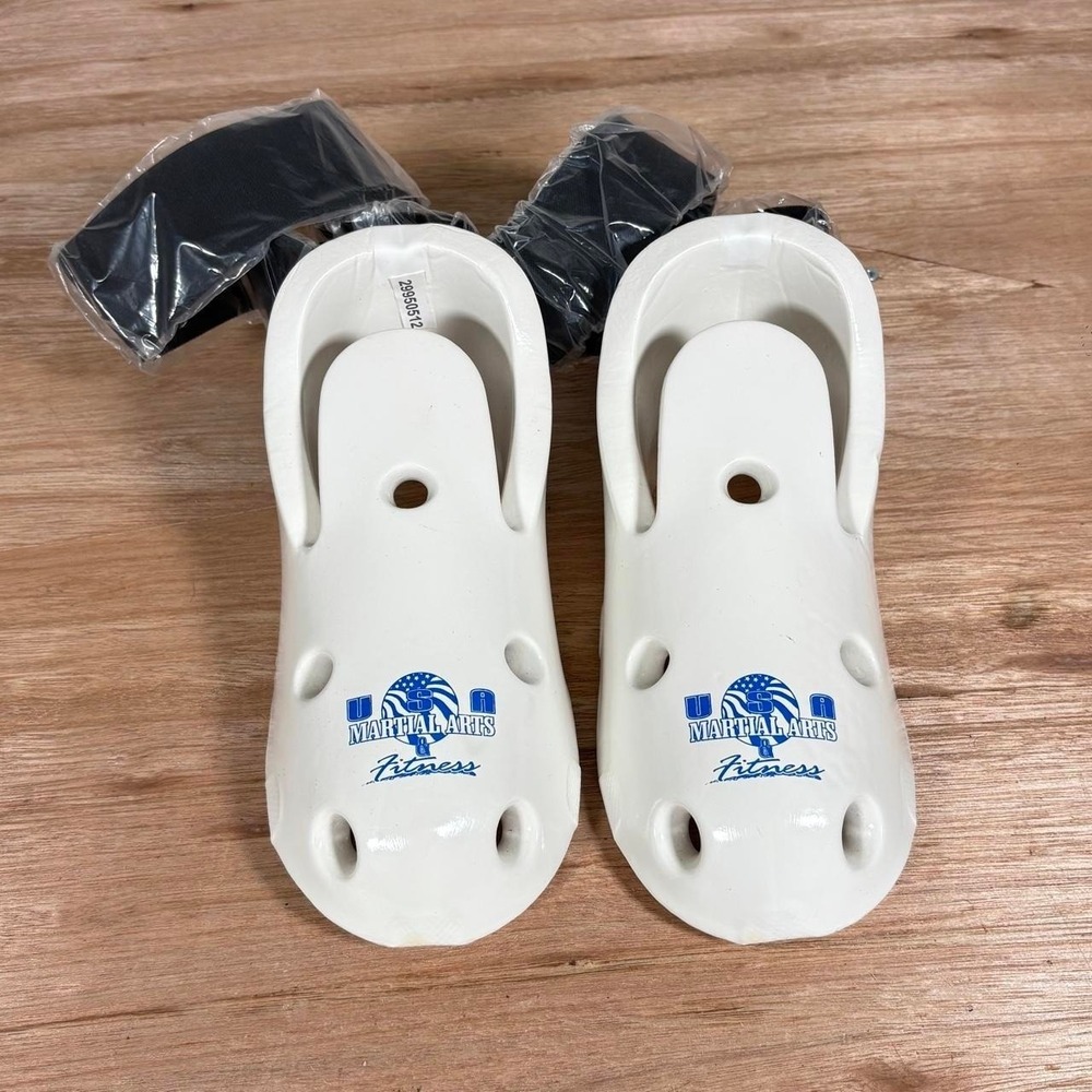 Century USA Martial Arts Dipped Foam Sparring Kicks Foot Guards White Size 2/3